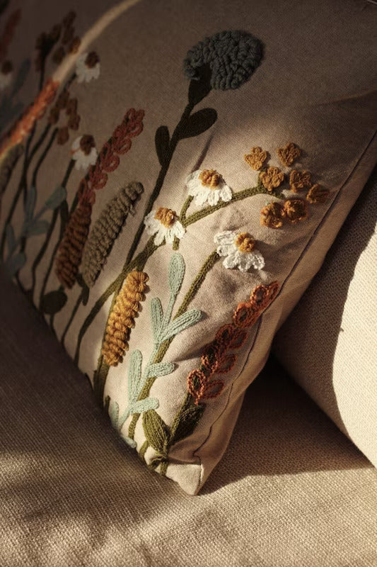Housse de coussin brodé