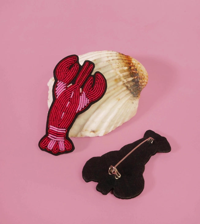 Broche homard brodée à la main