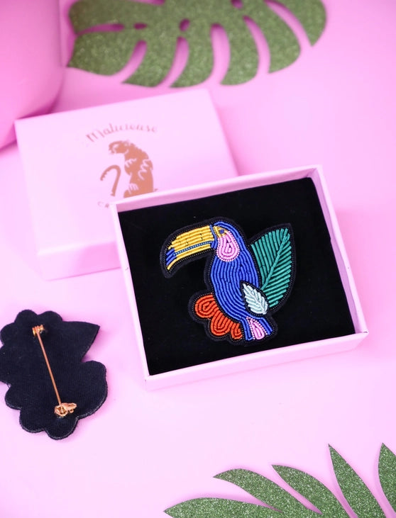 Broche toucan brodée à la main