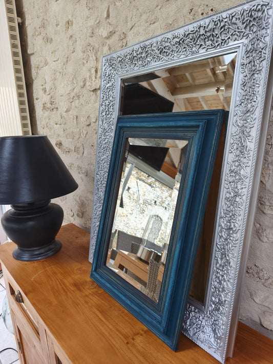 Miroir biseauté avec cadre bleu patiné