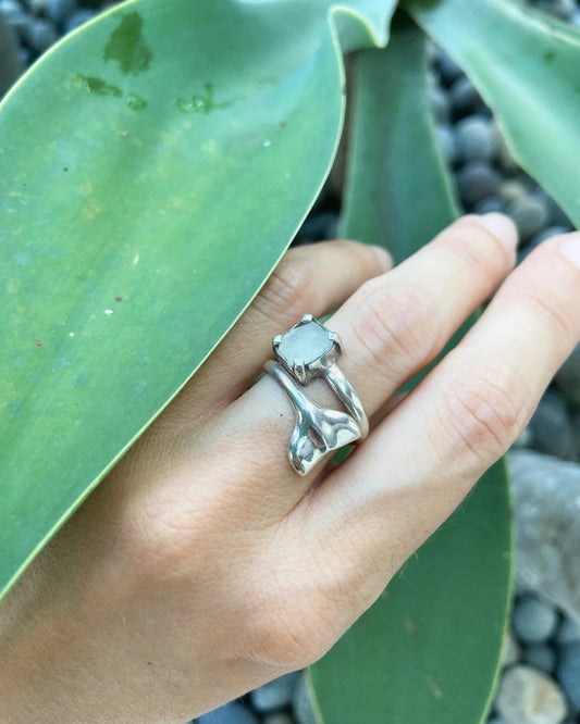 bague baleine et pierre blanche