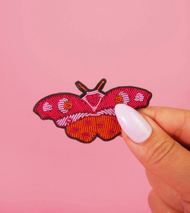 Broche papillon brodée à la main