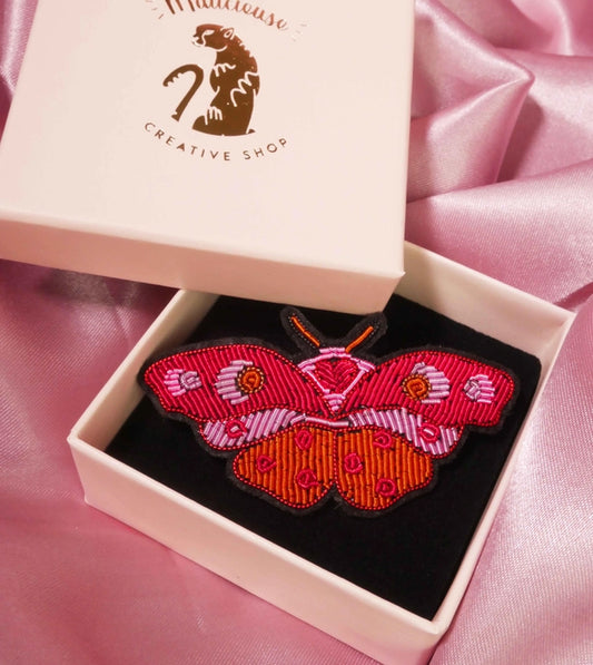 Broche papillon brodée à la main