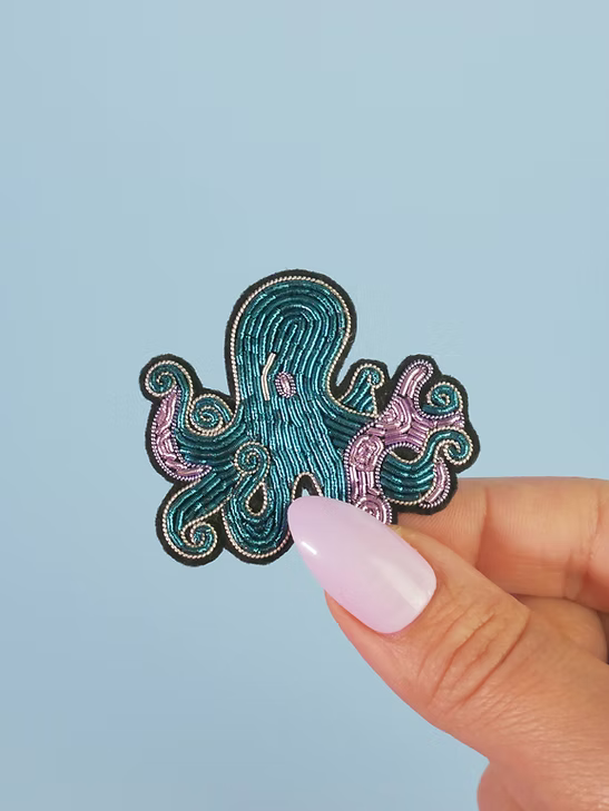 Broche pieuvre brodée à la main