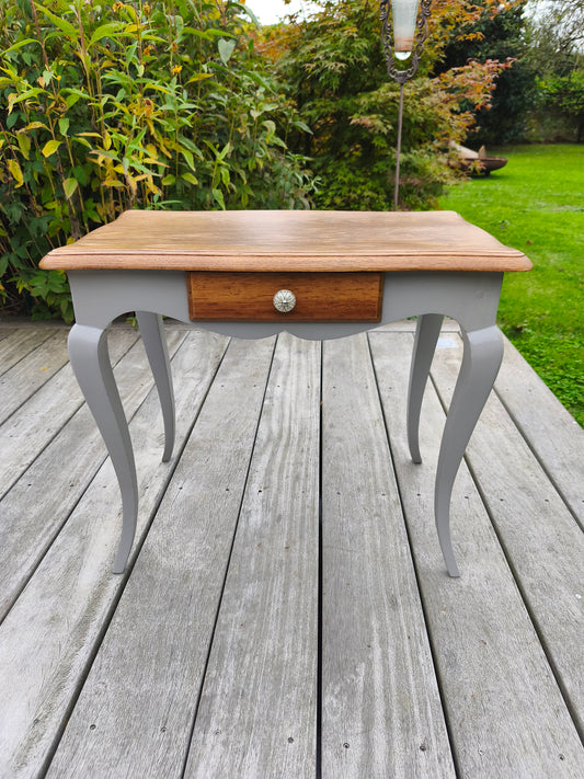 Petite table un tiroir