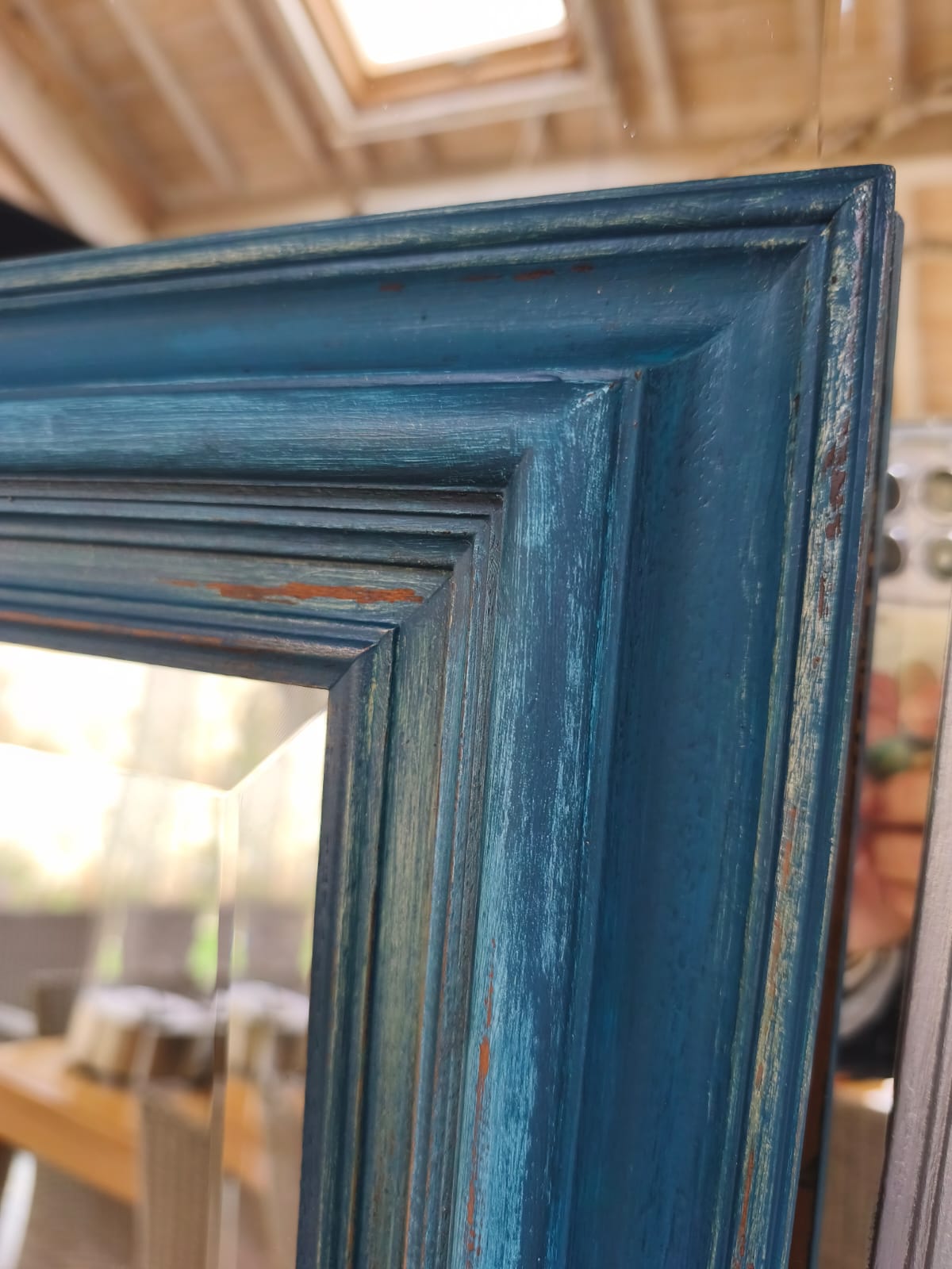 Miroir biseauté avec cadre bleu patiné