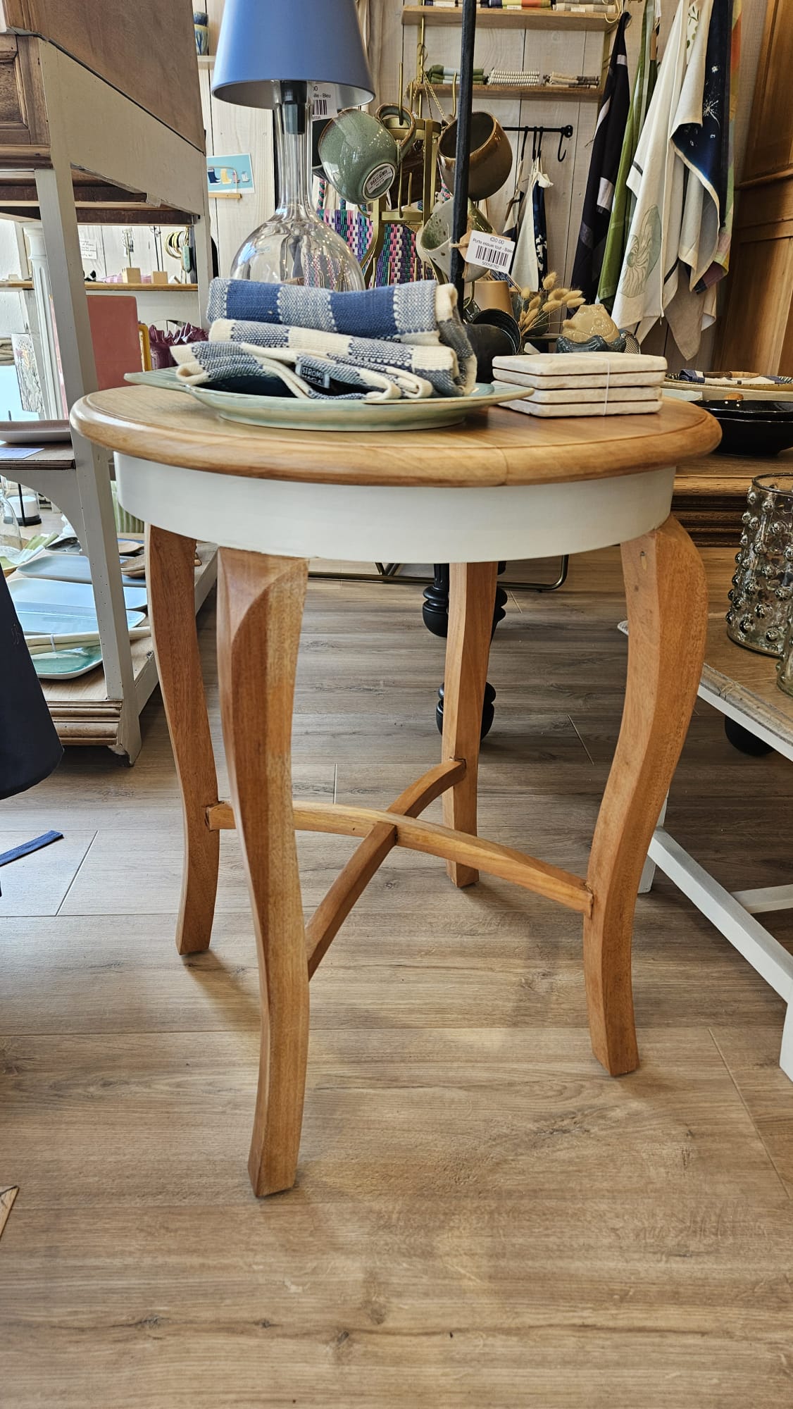 Table d'appoint rénovée bois et beige