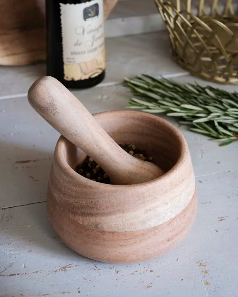 Mortier et pilon en bois