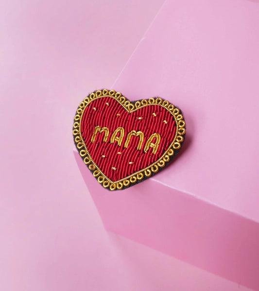 Broche mama brodée à la main