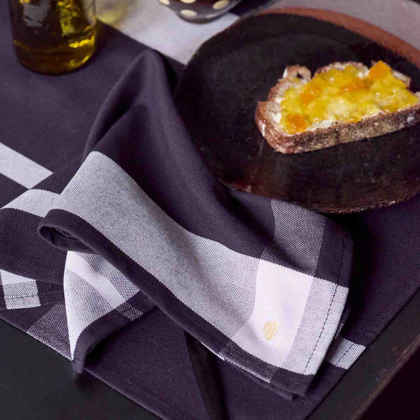 Serviette à carreaux caviar